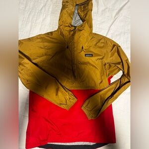 Patagonia torrentshell pullover size medium.
